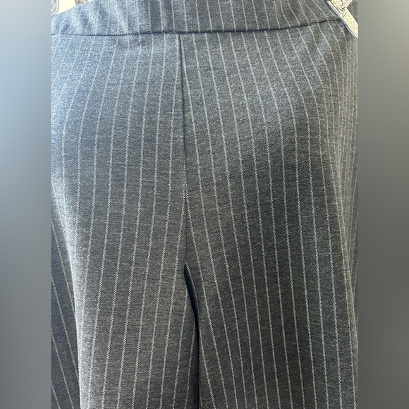 NWOT ROZ & ALI PIN STRIPED WIDE LEG TROUSERS. XL WRINKLE FREE, FLATTERING FIT - Picture 9 of 12